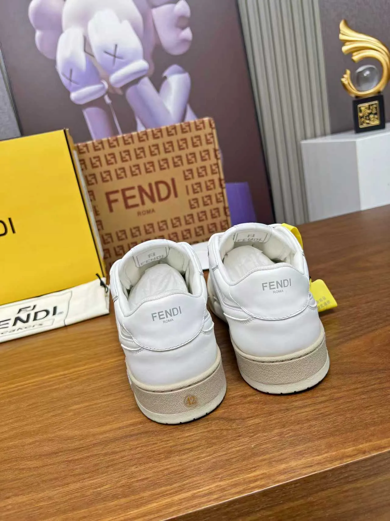 Factory price 660💰 Fendi·Fendi⛳️Hot-selling 35--45 couple model👫 FD match Original purchase for RMB14340 One-to-one reproduction Designer Kim Jones's first sneaker fendi match and Donkey brand Trainer basketball sneakers, fresh blood injected with FF retro design Super good-looking and versatile, the upper is made of cowhide and cowhide splicing combination, with concave and convex double F on the side The logo lining is made of terry velvet 🤗Super soft on the feet, lightweight and comfortable to match with a sweatshirt, original full package! ✦ Fabric: cowhide + cowhide color matching ✦ Lining: original terry velvet lining ✦ Sole: original molded multi-color color matching sole ✦ Sole: mesh injection molding pad ✦ Sole thickness: 3.5cm ✦ Female size: 35--40, female 40 customized ✦ Male size: 39--45, male 45 customized